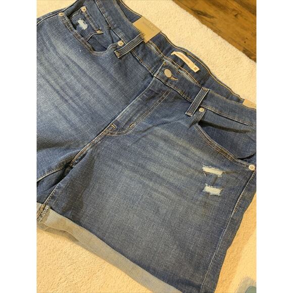Levi’s NWT Mid Length Shorts Womens 33 16 Stretchy Denim - Picture 2 of 5